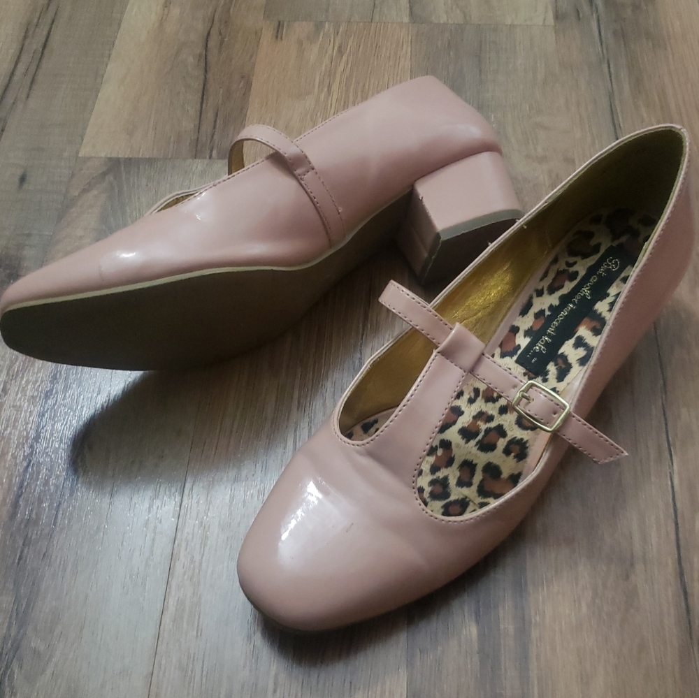 B.A.I.T footwear pink nude block heel t strap retro heel pump sz 8.5